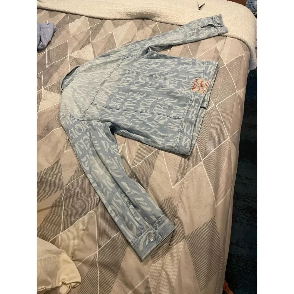 True Religion Jesse AOP Men’s L Logo Print Denim Trucker Jacket NWT msrp $184